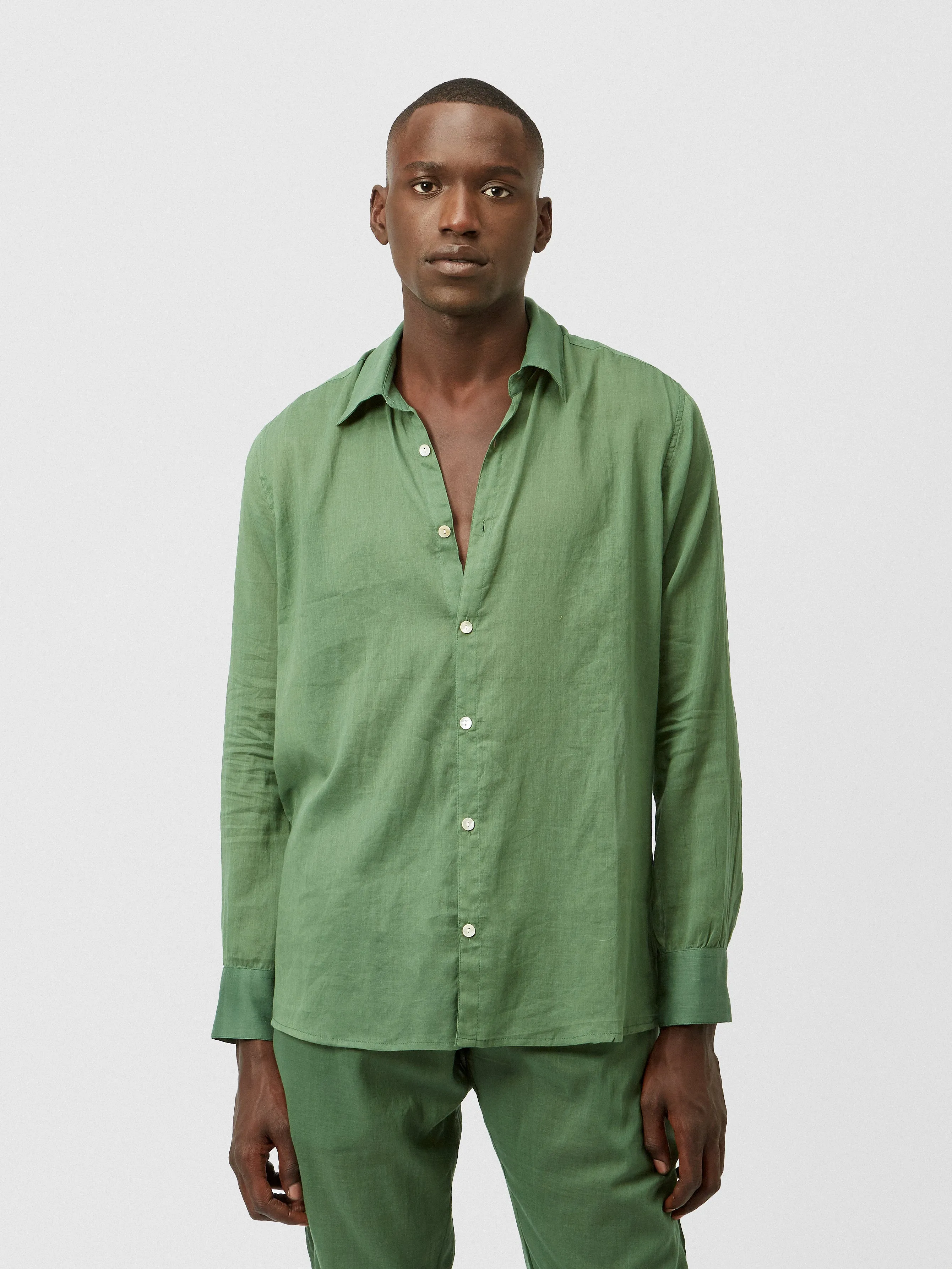 ESSENTIAL SHIRT IN GREEN
