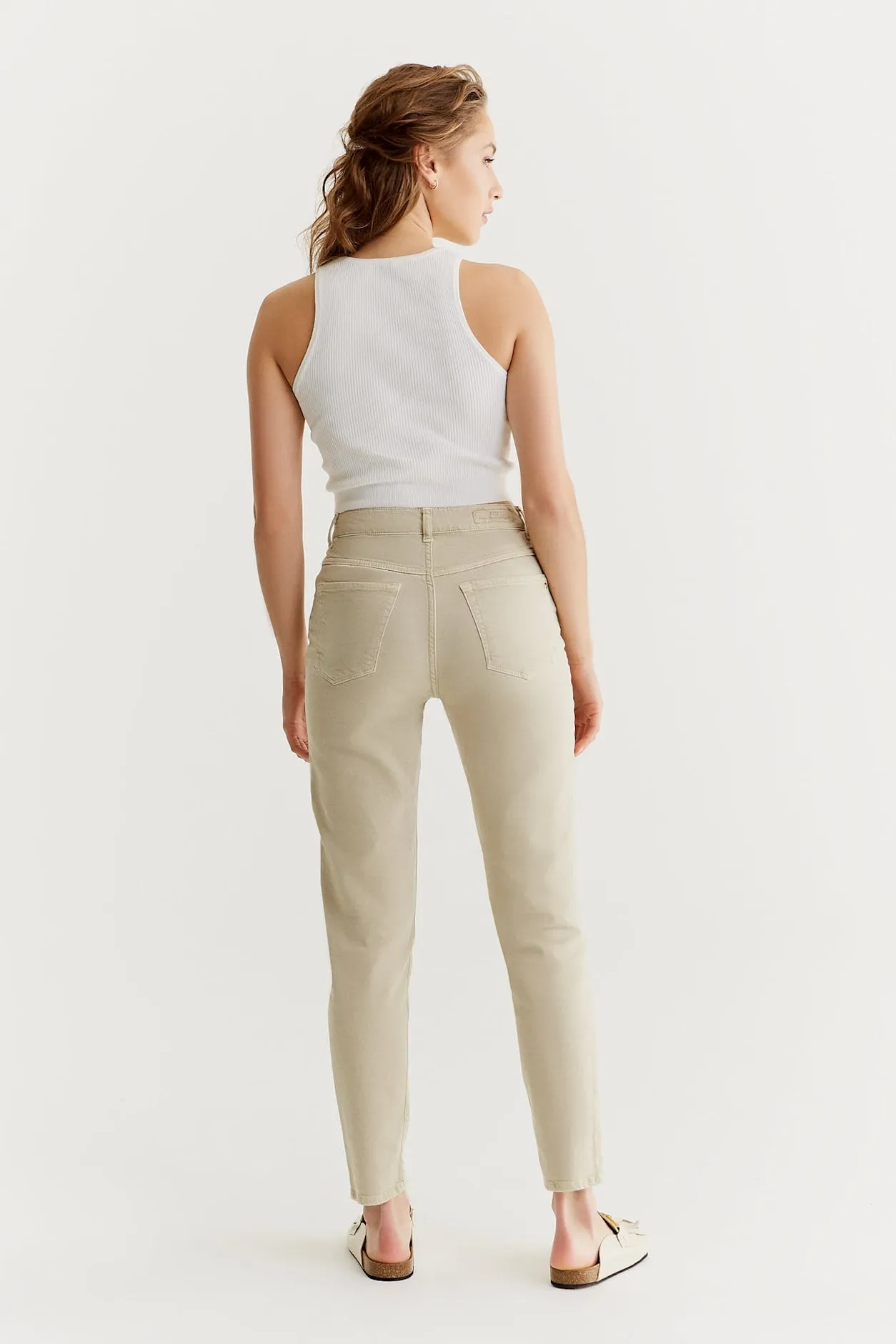 Lynn Mid Waist 5 Pocket Jeans Sand